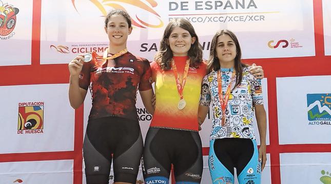 Estíbaliz Sagardoy y Ainara Elbusto se llevan el oro de BTT en Sabiñánigo